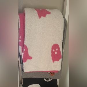 Pink and white ghost blanket up for TRADE!